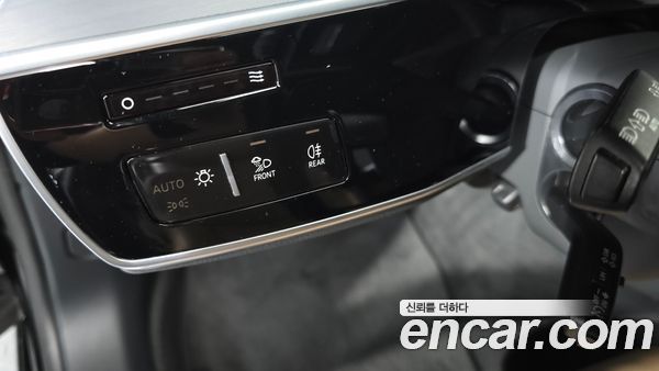 Audi A8 2021, фото 27