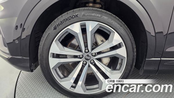 Audi Q8 2023, фото 5