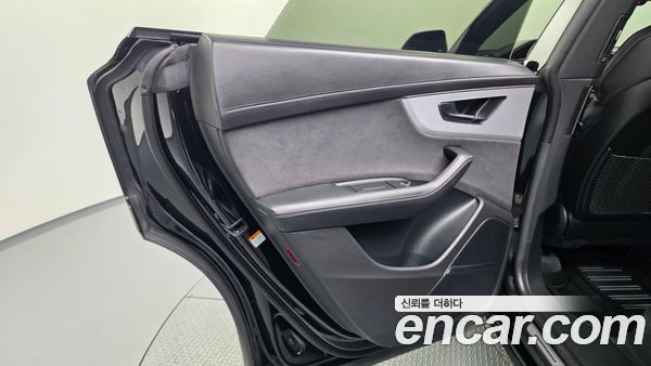Audi Q8 2023, фото 15
