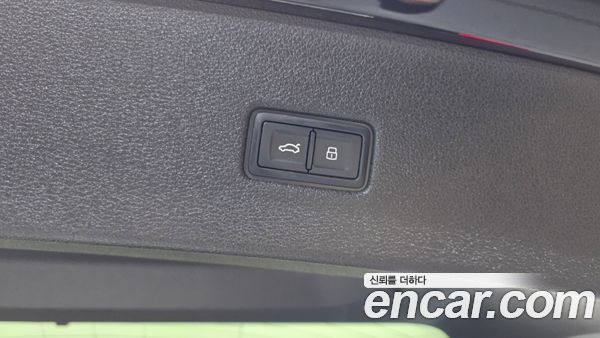 Audi Q8 2023, фото 37