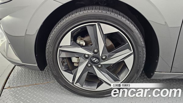 Hyundai Elantra 2023, фото 4