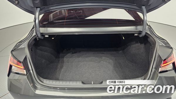 Hyundai Elantra 2023, фото 25