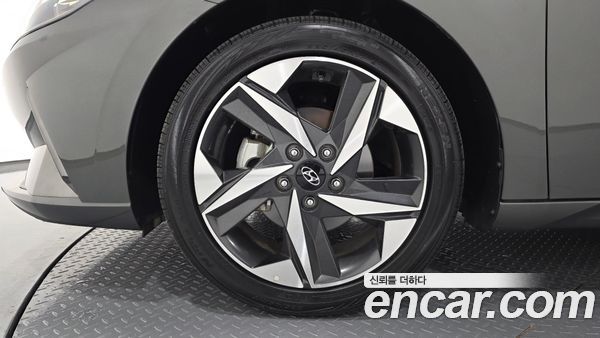 Hyundai Elantra 2023, фото 5