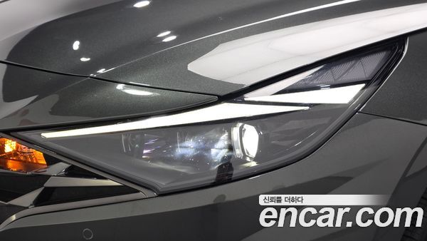 Hyundai Elantra 2023, фото 8