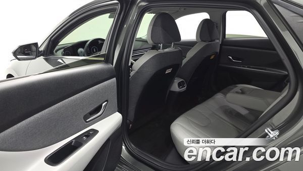 Hyundai Elantra 2023, фото 16