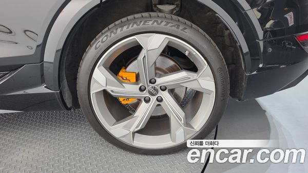 Audi e-tron 2023, фото 5