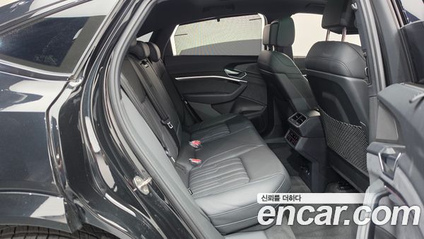 Audi e-tron 2023, фото 16