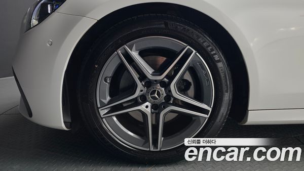Mercedes-Benz E-Class 2023, фото 5