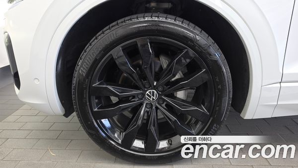 Volkswagen Touareg 2023, фото 5