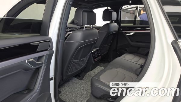 Volkswagen Touareg 2023, фото 16