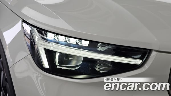 Volvo XC40 2026, фото 8