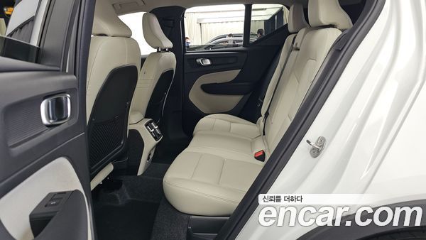 Volvo XC40 2026, фото 16