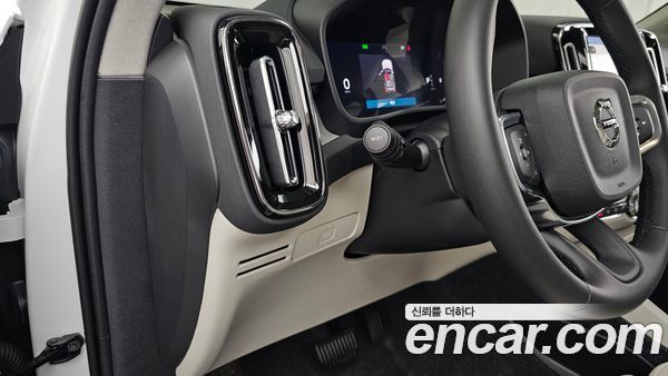 Volvo XC40 2026, фото 30