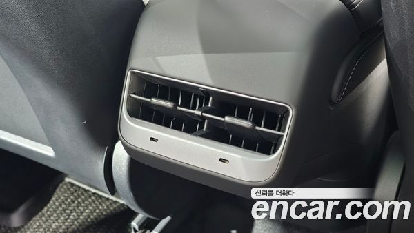 Tesla Model Y 2023, фото 28
