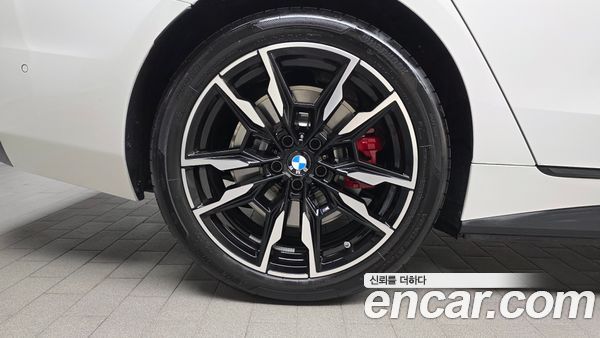 BMW i4 2025, фото 5