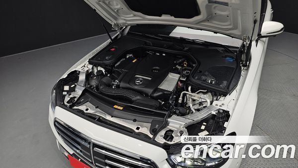 Mercedes-Benz E-Class 2022, фото 6