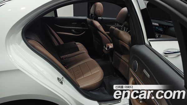 Mercedes-Benz E-Class 2022, фото 17