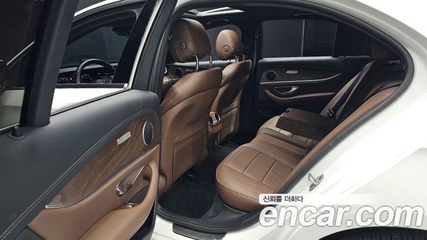 Mercedes-Benz E-Class 2022, фото 18