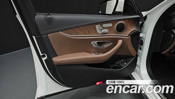 Mercedes-Benz E-Class 2022, фото 14