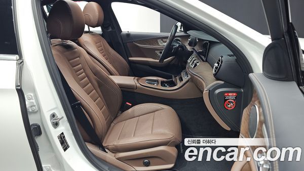 Mercedes-Benz E-Class 2022, фото 16