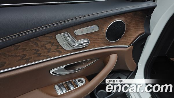 Mercedes-Benz E-Class 2022, фото 27