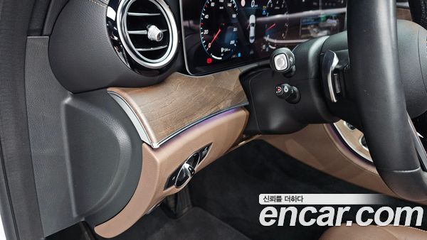 Mercedes-Benz E-Class 2022, фото 29