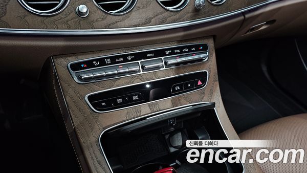 Mercedes-Benz E-Class 2022, фото 31