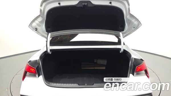 Hyundai Elantra 2025, фото 20
