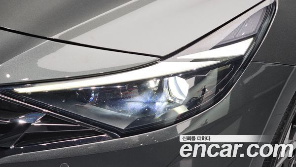 Hyundai Elantra 2023, фото 8