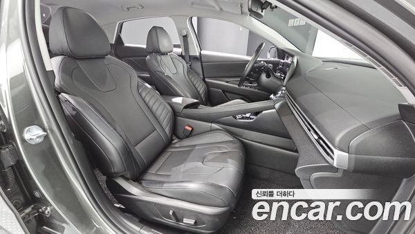 Hyundai Elantra 2023, фото 16