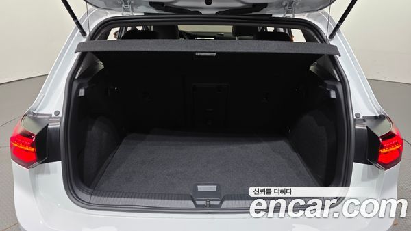 Volkswagen Golf 2023, фото 32