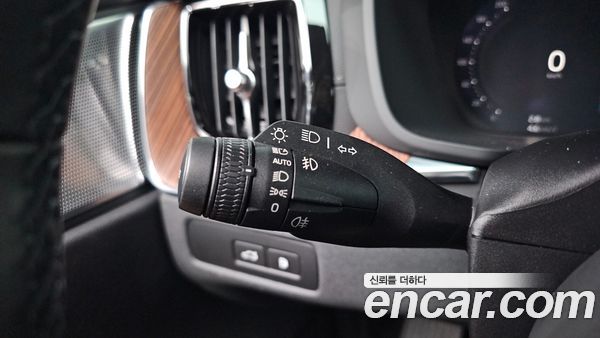 Volvo XC60 2025, фото 28