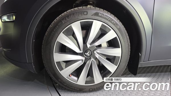 Tesla Model Y 2025, фото 5