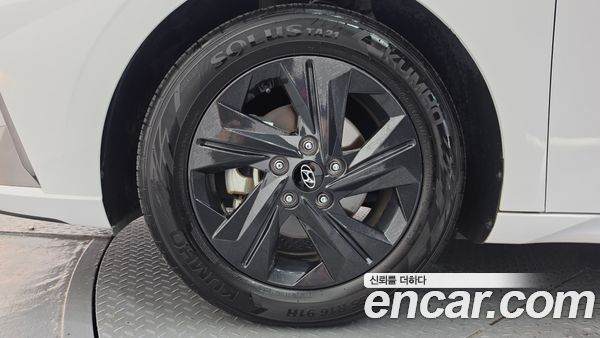 Hyundai Elantra 2023, фото 5