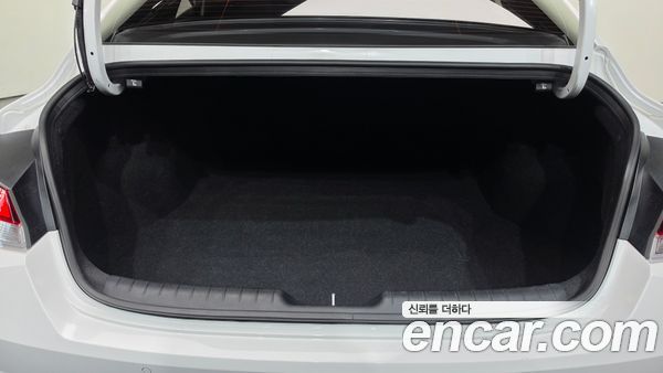 Hyundai Elantra 2023, фото 20