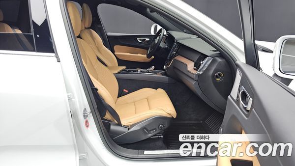 Volvo XC60 2023, фото 15