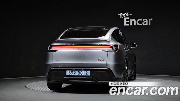 Tesla Model Y 2025, фото 4