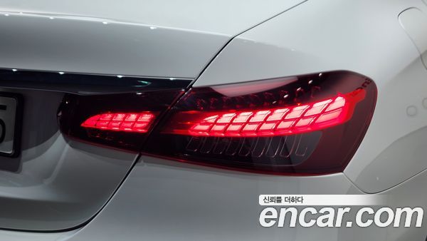 Mercedes-Benz E-Class 2021, фото 9