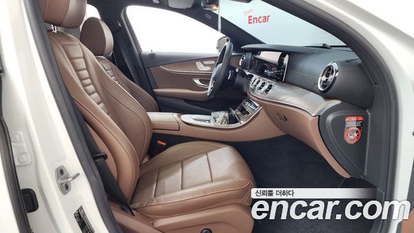 Mercedes-Benz E-Class 2021, фото 16