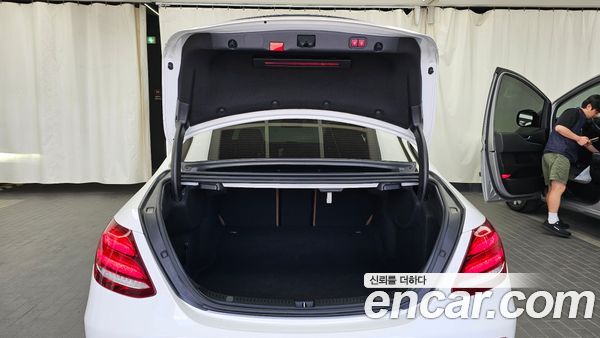 Mercedes-Benz E-Class 2020, фото 26