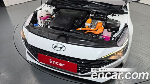 Hyundai Elantra 2023, фото 6