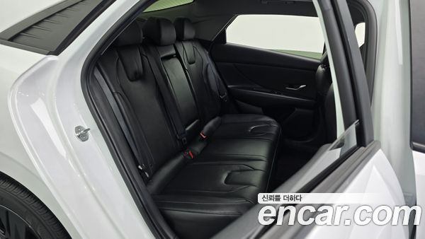 Hyundai Elantra 2023, фото 18