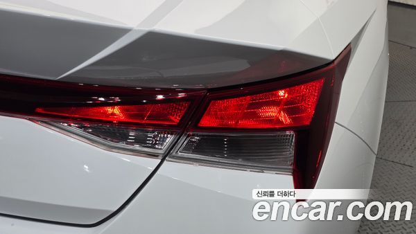 Hyundai Elantra 2023, фото 9