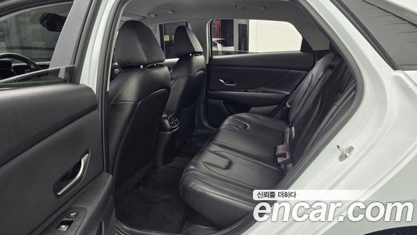 Hyundai Elantra 2023, фото 16