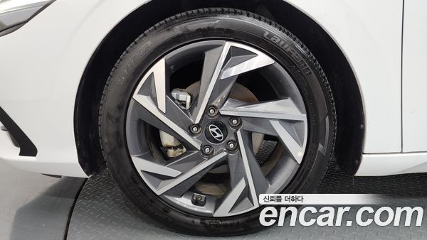Hyundai Elantra 2024, фото 5