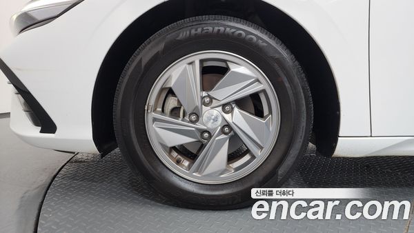 Hyundai Elantra 2024, фото 5