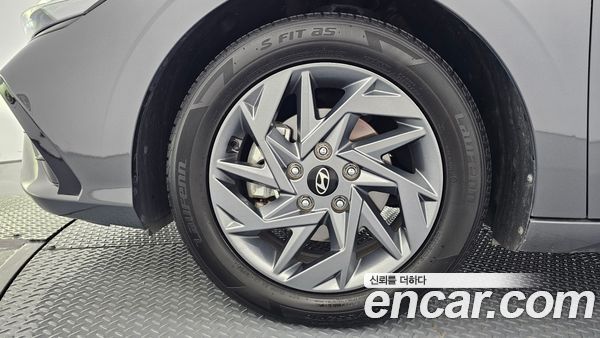 Hyundai Elantra 2024, фото 4