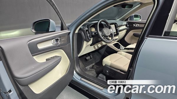 Volvo XC40 2023, фото 16