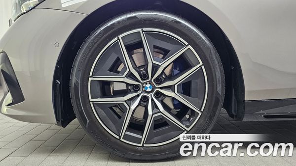 BMW 5 Series 2025, фото 4