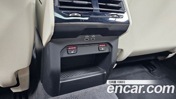 BMW 5 Series 2025, фото 28